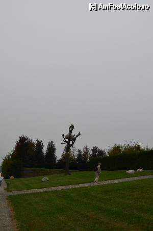 [P22] Torino, Venaria Reale. Il Giardino delle Sculture Fluide, Idee di pietra. Fără traducere, fără comentarii.  » foto by unq
 - 
<span class="allrVoted glyphicon glyphicon-heart hidden" id="av476434"></span>
<a class="m-l-10 hidden" id="sv476434" onclick="voting_Foto_DelVot(,476434,3466)" role="button">șterge vot <span class="glyphicon glyphicon-remove"></span></a>
<a id="v9476434" class=" c-red"  onclick="voting_Foto_SetVot(476434)" role="button"><span class="glyphicon glyphicon-heart-empty"></span> <b>LIKE</b> = Votează poza</a> <img class="hidden"  id="f476434W9" src="/imagini/loader.gif" border="0" /><span class="AjErrMes hidden" id="e476434ErM"></span>