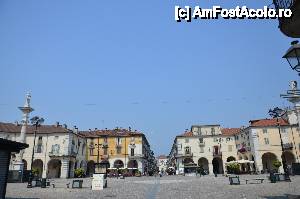 [P03] Torino, Venaria. Piazza SS Annunziata înconjurată de clădirile Ospetale Civile. Departe, în capătul Via Andreea Mensa observați Torre dell Orologio, ținta noastră.  » foto by unq
 - 
<span class="allrVoted glyphicon glyphicon-heart hidden" id="av476412"></span>
<a class="m-l-10 hidden" id="sv476412" onclick="voting_Foto_DelVot(,476412,3466)" role="button">șterge vot <span class="glyphicon glyphicon-remove"></span></a>
<a id="v9476412" class=" c-red"  onclick="voting_Foto_SetVot(476412)" role="button"><span class="glyphicon glyphicon-heart-empty"></span> <b>LIKE</b> = Votează poza</a> <img class="hidden"  id="f476412W9" src="/imagini/loader.gif" border="0" /><span class="AjErrMes hidden" id="e476412ErM"></span>