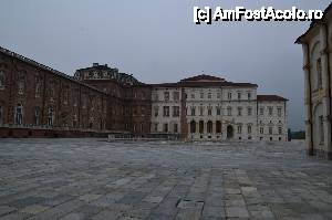 [P06] Torino, Venaria Reale. Corte d”Onore, sobră și impresionantă în același timp.  » foto by unq
 - 
<span class="allrVoted glyphicon glyphicon-heart hidden" id="av476415"></span>
<a class="m-l-10 hidden" id="sv476415" onclick="voting_Foto_DelVot(,476415,3466)" role="button">șterge vot <span class="glyphicon glyphicon-remove"></span></a>
<a id="v9476415" class=" c-red"  onclick="voting_Foto_SetVot(476415)" role="button"><span class="glyphicon glyphicon-heart-empty"></span> <b>LIKE</b> = Votează poza</a> <img class="hidden"  id="f476415W9" src="/imagini/loader.gif" border="0" /><span class="AjErrMes hidden" id="e476415ErM"></span>