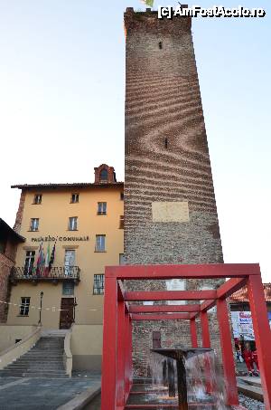 [P17] Torino, Leini, Primăria, Turnul Primăriei și moderna fântână arteziană din fața acestora » foto by unq
 - 
<span class="allrVoted glyphicon glyphicon-heart hidden" id="av476622"></span>
<a class="m-l-10 hidden" id="sv476622" onclick="voting_Foto_DelVot(,476622,3466)" role="button">șterge vot <span class="glyphicon glyphicon-remove"></span></a>
<a id="v9476622" class=" c-red"  onclick="voting_Foto_SetVot(476622)" role="button"><span class="glyphicon glyphicon-heart-empty"></span> <b>LIKE</b> = Votează poza</a> <img class="hidden"  id="f476622W9" src="/imagini/loader.gif" border="0" /><span class="AjErrMes hidden" id="e476622ErM"></span>