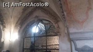 [P07] Movilă de oase închisă cu grilaj la Osuarul Sedlec din oraşul Kutna Hora, Cehia.  » foto by traian.leuca †
 - 
<span class="allrVoted glyphicon glyphicon-heart hidden" id="av805079"></span>
<a class="m-l-10 hidden" id="sv805079" onclick="voting_Foto_DelVot(,805079,3486)" role="button">șterge vot <span class="glyphicon glyphicon-remove"></span></a>
<a id="v9805079" class=" c-red"  onclick="voting_Foto_SetVot(805079)" role="button"><span class="glyphicon glyphicon-heart-empty"></span> <b>LIKE</b> = Votează poza</a> <img class="hidden"  id="f805079W9" src="/imagini/loader.gif" border="0" /><span class="AjErrMes hidden" id="e805079ErM"></span>