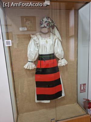 [P29] Muzeul de Artă Populară Constanța, Etaj, Sala a cincea, Costum de femeie din Maramureș » foto by mprofeanu
 - 
<span class="allrVoted glyphicon glyphicon-heart hidden" id="av1522682"></span>
<a class="m-l-10 hidden" id="sv1522682" onclick="voting_Foto_DelVot(,1522682,3496)" role="button">șterge vot <span class="glyphicon glyphicon-remove"></span></a>
<a id="v91522682" class=" c-red"  onclick="voting_Foto_SetVot(1522682)" role="button"><span class="glyphicon glyphicon-heart-empty"></span> <b>LIKE</b> = Votează poza</a> <img class="hidden"  id="f1522682W9" src="/imagini/loader.gif" border="0" /><span class="AjErrMes hidden" id="e1522682ErM"></span>