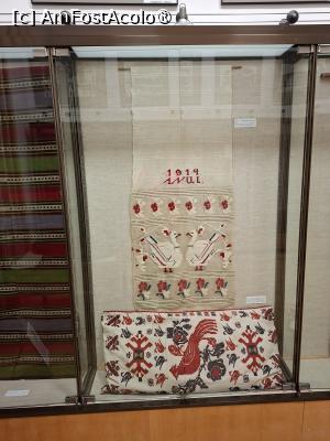 [P06] Muzeul de Artă Populară Constanța, Parter, Ștergar din Enisala, județul Tucea, 1914, și față de pernă, ce motive deosebite, păsări diferite... » foto by mprofeanu
 - 
<span class="allrVoted glyphicon glyphicon-heart hidden" id="av1522659"></span>
<a class="m-l-10 hidden" id="sv1522659" onclick="voting_Foto_DelVot(,1522659,3496)" role="button">șterge vot <span class="glyphicon glyphicon-remove"></span></a>
<a id="v91522659" class=" c-red"  onclick="voting_Foto_SetVot(1522659)" role="button"><span class="glyphicon glyphicon-heart-empty"></span> <b>LIKE</b> = Votează poza</a> <img class="hidden"  id="f1522659W9" src="/imagini/loader.gif" border="0" /><span class="AjErrMes hidden" id="e1522659ErM"></span>