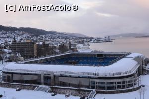 [P15] stadioniul formaţiei Molde, aflat chiar sub fereastra hotelului » foto by icata24
 - 
<span class="allrVoted glyphicon glyphicon-heart hidden" id="av1279224"></span>
<a class="m-l-10 hidden" id="sv1279224" onclick="voting_Foto_DelVot(,1279224,3499)" role="button">șterge vot <span class="glyphicon glyphicon-remove"></span></a>
<a id="v91279224" class=" c-red"  onclick="voting_Foto_SetVot(1279224)" role="button"><span class="glyphicon glyphicon-heart-empty"></span> <b>LIKE</b> = Votează poza</a> <img class="hidden"  id="f1279224W9" src="/imagini/loader.gif" border="0" /><span class="AjErrMes hidden" id="e1279224ErM"></span>