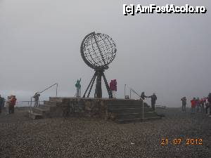 [P16] Nordkapp - Globul Pământesc, monument înălţat în anul 1977 la 307 metri deasupra Oceanului Arctic.  » foto by iulianic
 - 
<span class="allrVoted glyphicon glyphicon-heart hidden" id="av456090"></span>
<a class="m-l-10 hidden" id="sv456090" onclick="voting_Foto_DelVot(,456090,3499)" role="button">șterge vot <span class="glyphicon glyphicon-remove"></span></a>
<a id="v9456090" class=" c-red"  onclick="voting_Foto_SetVot(456090)" role="button"><span class="glyphicon glyphicon-heart-empty"></span> <b>LIKE</b> = Votează poza</a> <img class="hidden"  id="f456090W9" src="/imagini/loader.gif" border="0" /><span class="AjErrMes hidden" id="e456090ErM"></span>