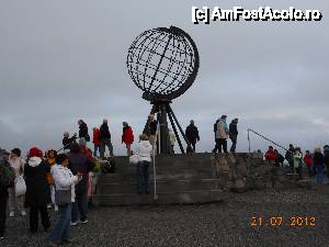 [P19] Nordkapp - Încotoşmănaţi, cu toţii la Globul Pământesc, monumentul simbol al Capului Nord.  » foto by iulianic
 - 
<span class="allrVoted glyphicon glyphicon-heart hidden" id="av456093"></span>
<a class="m-l-10 hidden" id="sv456093" onclick="voting_Foto_DelVot(,456093,3499)" role="button">șterge vot <span class="glyphicon glyphicon-remove"></span></a>
<a id="v9456093" class=" c-red"  onclick="voting_Foto_SetVot(456093)" role="button"><span class="glyphicon glyphicon-heart-empty"></span> <b>LIKE</b> = Votează poza</a> <img class="hidden"  id="f456093W9" src="/imagini/loader.gif" border="0" /><span class="AjErrMes hidden" id="e456093ErM"></span>