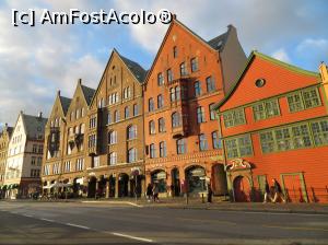 [P49] Cartierul Bryggen din Bergen. În capătul din stânga a fost hotelul nostru.  » foto by Aurici
 - 
<span class="allrVoted glyphicon glyphicon-heart hidden" id="av797847"></span>
<a class="m-l-10 hidden" id="sv797847" onclick="voting_Foto_DelVot(,797847,3499)" role="button">șterge vot <span class="glyphicon glyphicon-remove"></span></a>
<a id="v9797847" class=" c-red"  onclick="voting_Foto_SetVot(797847)" role="button"><span class="glyphicon glyphicon-heart-empty"></span> <b>LIKE</b> = Votează poza</a> <img class="hidden"  id="f797847W9" src="/imagini/loader.gif" border="0" /><span class="AjErrMes hidden" id="e797847ErM"></span>