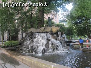 [P53] Cascadă în fața Teatrului din Bergen.  » foto by Aurici
 - 
<span class="allrVoted glyphicon glyphicon-heart hidden" id="av797851"></span>
<a class="m-l-10 hidden" id="sv797851" onclick="voting_Foto_DelVot(,797851,3499)" role="button">șterge vot <span class="glyphicon glyphicon-remove"></span></a>
<a id="v9797851" class=" c-red"  onclick="voting_Foto_SetVot(797851)" role="button"><span class="glyphicon glyphicon-heart-empty"></span> <b>LIKE</b> = Votează poza</a> <img class="hidden"  id="f797851W9" src="/imagini/loader.gif" border="0" /><span class="AjErrMes hidden" id="e797851ErM"></span>