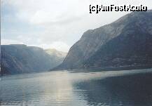 P15 [AUG-2006] Apele linistite ale unui fiord