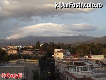 [P07] Etna, după erupţia mai liniştită. Undeva, mai la stânga, pe panta vulcanului se văd două dâre negre. Pe acolo, cu o seară înainte se scurgea lava.  » foto by Costi
 - 
<span class="allrVoted glyphicon glyphicon-heart hidden" id="av405015"></span>
<a class="m-l-10 hidden" id="sv405015" onclick="voting_Foto_DelVot(,405015,3509)" role="button">șterge vot <span class="glyphicon glyphicon-remove"></span></a>
<a id="v9405015" class=" c-red"  onclick="voting_Foto_SetVot(405015)" role="button"><span class="glyphicon glyphicon-heart-empty"></span> <b>LIKE</b> = Votează poza</a> <img class="hidden"  id="f405015W9" src="/imagini/loader.gif" border="0" /><span class="AjErrMes hidden" id="e405015ErM"></span>