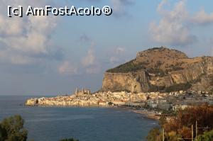 P01 [SEP-2016] Superba vedere asupra orasului vechi, cu Domul. In spate vegheaza de mii de ani Rocca di Cefalu