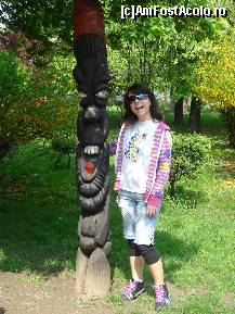 [P09] Fiica-mea fericita ca este in parc si nu la scoala, ca, deh, e greva profilor...langa o sculptura haioasa din Parcul Circului » foto by ileanaxperta*
 - 
<span class="allrVoted glyphicon glyphicon-heart hidden" id="av67510"></span>
<a class="m-l-10 hidden" id="sv67510" onclick="voting_Foto_DelVot(,67510,3511)" role="button">șterge vot <span class="glyphicon glyphicon-remove"></span></a>
<a id="v967510" class=" c-red"  onclick="voting_Foto_SetVot(67510)" role="button"><span class="glyphicon glyphicon-heart-empty"></span> <b>LIKE</b> = Votează poza</a> <img class="hidden"  id="f67510W9" src="/imagini/loader.gif" border="0" /><span class="AjErrMes hidden" id="e67510ErM"></span>