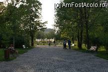 [P10] O alee largă, ce duce spre Grădina de trandafiri » foto by Costi
 - 
<span class="allrVoted glyphicon glyphicon-heart hidden" id="av97696"></span>
<a class="m-l-10 hidden" id="sv97696" onclick="voting_Foto_DelVot(,97696,3511)" role="button">șterge vot <span class="glyphicon glyphicon-remove"></span></a>
<a id="v997696" class=" c-red"  onclick="voting_Foto_SetVot(97696)" role="button"><span class="glyphicon glyphicon-heart-empty"></span> <b>LIKE</b> = Votează poza</a> <img class="hidden"  id="f97696W9" src="/imagini/loader.gif" border="0" /><span class="AjErrMes hidden" id="e97696ErM"></span>