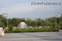 [P03] La intrarea în parcul Cuza » foto by Costi
 - 
<span class="allrVoted glyphicon glyphicon-heart hidden" id="av97689"></span>
<a class="m-l-10 hidden" id="sv97689" onclick="voting_Foto_DelVot(,97689,3511)" role="button">șterge vot <span class="glyphicon glyphicon-remove"></span></a>
<a id="v997689" class=" c-red"  onclick="voting_Foto_SetVot(97689)" role="button"><span class="glyphicon glyphicon-heart-empty"></span> <b>LIKE</b> = Votează poza</a> <img class="hidden"  id="f97689W9" src="/imagini/loader.gif" border="0" /><span class="AjErrMes hidden" id="e97689ErM"></span>