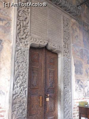 [P26] Mănăstirea Stavropoleos - Intrarea, ancadramentul ușii și pisania. » foto by iulianic
 - 
<span class="allrVoted glyphicon glyphicon-heart hidden" id="av1215840"></span>
<a class="m-l-10 hidden" id="sv1215840" onclick="voting_Foto_DelVot(,1215840,3511)" role="button">șterge vot <span class="glyphicon glyphicon-remove"></span></a>
<a id="v91215840" class=" c-red"  onclick="voting_Foto_SetVot(1215840)" role="button"><span class="glyphicon glyphicon-heart-empty"></span> <b>LIKE</b> = Votează poza</a> <img class="hidden"  id="f1215840W9" src="/imagini/loader.gif" border="0" /><span class="AjErrMes hidden" id="e1215840ErM"></span>