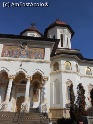 [P34] Mănăstirea Duminica Sfinților Rom&acirc;ni - Biserica, intrarea. » foto by iulianic
 - 
<span class="allrVoted glyphicon glyphicon-heart hidden" id="av1215848"></span>
<a class="m-l-10 hidden" id="sv1215848" onclick="voting_Foto_DelVot(,1215848,3511)" role="button">șterge vot <span class="glyphicon glyphicon-remove"></span></a>
<a id="v91215848" class=" c-red"  onclick="voting_Foto_SetVot(1215848)" role="button"><span class="glyphicon glyphicon-heart-empty"></span> <b>LIKE</b> = Votează poza</a> <img class="hidden"  id="f1215848W9" src="/imagini/loader.gif" border="0" /><span class="AjErrMes hidden" id="e1215848ErM"></span>