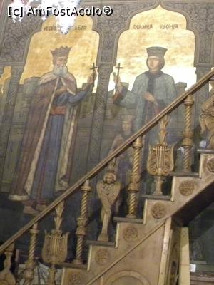 [P06] Catedrala Patriarhală - Biserica mare, ctitorul Radu Leon și soția sa. » foto by iulianic
 - 
<span class="allrVoted glyphicon glyphicon-heart hidden" id="av1215820"></span>
<a class="m-l-10 hidden" id="sv1215820" onclick="voting_Foto_DelVot(,1215820,3511)" role="button">șterge vot <span class="glyphicon glyphicon-remove"></span></a>
<a id="v91215820" class=" c-red"  onclick="voting_Foto_SetVot(1215820)" role="button"><span class="glyphicon glyphicon-heart-empty"></span> <b>LIKE</b> = Votează poza</a> <img class="hidden"  id="f1215820W9" src="/imagini/loader.gif" border="0" /><span class="AjErrMes hidden" id="e1215820ErM"></span>