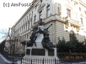 [P19] Clădiri emblematice în capitală - Palatul BNR, bustul fondatorului Eugeniu Carada.  » foto by iulianic
 - 
<span class="allrVoted glyphicon glyphicon-heart hidden" id="av715081"></span>
<a class="m-l-10 hidden" id="sv715081" onclick="voting_Foto_DelVot(,715081,3511)" role="button">șterge vot <span class="glyphicon glyphicon-remove"></span></a>
<a id="v9715081" class=" c-red"  onclick="voting_Foto_SetVot(715081)" role="button"><span class="glyphicon glyphicon-heart-empty"></span> <b>LIKE</b> = Votează poza</a> <img class="hidden"  id="f715081W9" src="/imagini/loader.gif" border="0" /><span class="AjErrMes hidden" id="e715081ErM"></span>