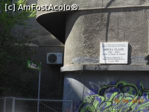 [P52] Pe urmele lui Mircea Eliade - Pe Str. Sfinților imobilul înălțat pe locul în care a fost casa cu mansardă în care Mircea Eliade a creat operele de tinerețe.  » foto by iulianic
 - 
<span class="allrVoted glyphicon glyphicon-heart hidden" id="av846284"></span>
<a class="m-l-10 hidden" id="sv846284" onclick="voting_Foto_DelVot(,846284,3511)" role="button">șterge vot <span class="glyphicon glyphicon-remove"></span></a>
<a id="v9846284" class=" c-red"  onclick="voting_Foto_SetVot(846284)" role="button"><span class="glyphicon glyphicon-heart-empty"></span> <b>LIKE</b> = Votează poza</a> <img class="hidden"  id="f846284W9" src="/imagini/loader.gif" border="0" /><span class="AjErrMes hidden" id="e846284ErM"></span>