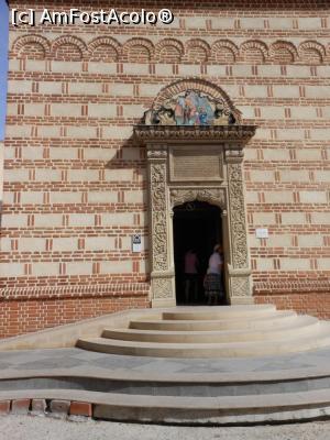 [P11] București - Biserica Domnească, intrarea pe latura vestică.  » foto by iulianic
 - 
<span class="allrVoted glyphicon glyphicon-heart hidden" id="av1110237"></span>
<a class="m-l-10 hidden" id="sv1110237" onclick="voting_Foto_DelVot(,1110237,3511)" role="button">șterge vot <span class="glyphicon glyphicon-remove"></span></a>
<a id="v91110237" class=" c-red"  onclick="voting_Foto_SetVot(1110237)" role="button"><span class="glyphicon glyphicon-heart-empty"></span> <b>LIKE</b> = Votează poza</a> <img class="hidden"  id="f1110237W9" src="/imagini/loader.gif" border="0" /><span class="AjErrMes hidden" id="e1110237ErM"></span>