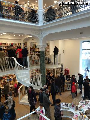 [P15] Carturesti Carusel-Multa lume in zilele care au urmat deschiderii librariei.  » foto by Floria
 - 
<span class="allrVoted glyphicon glyphicon-heart hidden" id="av604400"></span>
<a class="m-l-10 hidden" id="sv604400" onclick="voting_Foto_DelVot(,604400,3511)" role="button">șterge vot <span class="glyphicon glyphicon-remove"></span></a>
<a id="v9604400" class=" c-red"  onclick="voting_Foto_SetVot(604400)" role="button"><span class="glyphicon glyphicon-heart-empty"></span> <b>LIKE</b> = Votează poza</a> <img class="hidden"  id="f604400W9" src="/imagini/loader.gif" border="0" /><span class="AjErrMes hidden" id="e604400ErM"></span>