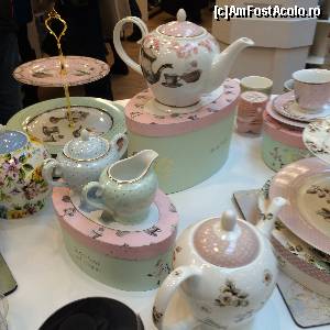 [P17] Carturesti Carusel- Cele mai frumoase ceainice.  » foto by Floria
 - 
<span class="allrVoted glyphicon glyphicon-heart hidden" id="av604402"></span>
<a class="m-l-10 hidden" id="sv604402" onclick="voting_Foto_DelVot(,604402,3511)" role="button">șterge vot <span class="glyphicon glyphicon-remove"></span></a>
<a id="v9604402" class=" c-red"  onclick="voting_Foto_SetVot(604402)" role="button"><span class="glyphicon glyphicon-heart-empty"></span> <b>LIKE</b> = Votează poza</a> <img class="hidden"  id="f604402W9" src="/imagini/loader.gif" border="0" /><span class="AjErrMes hidden" id="e604402ErM"></span>