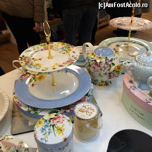 [P19] Carturesti Carusel-Portelanuri delicate.  » foto by Floria
 - 
<span class="allrVoted glyphicon glyphicon-heart hidden" id="av604404"></span>
<a class="m-l-10 hidden" id="sv604404" onclick="voting_Foto_DelVot(,604404,3511)" role="button">șterge vot <span class="glyphicon glyphicon-remove"></span></a>
<a id="v9604404" class=" c-red"  onclick="voting_Foto_SetVot(604404)" role="button"><span class="glyphicon glyphicon-heart-empty"></span> <b>LIKE</b> = Votează poza</a> <img class="hidden"  id="f604404W9" src="/imagini/loader.gif" border="0" /><span class="AjErrMes hidden" id="e604404ErM"></span>