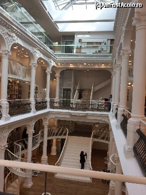 [P22] Carturesti Carusel- Cladire construita in 1860, inspirata din arhitectura Galeriilor Lafayette fin Paris.  » foto by Floria
 - 
<span class="allrVoted glyphicon glyphicon-heart hidden" id="av604407"></span>
<a class="m-l-10 hidden" id="sv604407" onclick="voting_Foto_DelVot(,604407,3511)" role="button">șterge vot <span class="glyphicon glyphicon-remove"></span></a>
<a id="v9604407" class=" c-red"  onclick="voting_Foto_SetVot(604407)" role="button"><span class="glyphicon glyphicon-heart-empty"></span> <b>LIKE</b> = Votează poza</a> <img class="hidden"  id="f604407W9" src="/imagini/loader.gif" border="0" /><span class="AjErrMes hidden" id="e604407ErM"></span>
