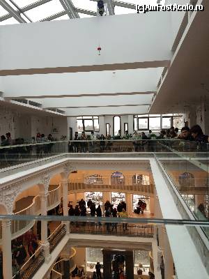 [P07] Carturesti Carusel- imagine de la ultimul etaj unde se afla un bistro.  » foto by Floria
 - 
<span class="allrVoted glyphicon glyphicon-heart hidden" id="av604362"></span>
<a class="m-l-10 hidden" id="sv604362" onclick="voting_Foto_DelVot(,604362,3511)" role="button">șterge vot <span class="glyphicon glyphicon-remove"></span></a>
<a id="v9604362" class=" c-red"  onclick="voting_Foto_SetVot(604362)" role="button"><span class="glyphicon glyphicon-heart-empty"></span> <b>LIKE</b> = Votează poza</a> <img class="hidden"  id="f604362W9" src="/imagini/loader.gif" border="0" /><span class="AjErrMes hidden" id="e604362ErM"></span>