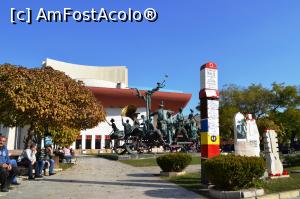 [P26] Kilometrul zero, teatrul și un grup statuar care mi-a plăcut foarte mult » foto by AZE
 - 
<span class="allrVoted glyphicon glyphicon-heart hidden" id="av960436"></span>
<a class="m-l-10 hidden" id="sv960436" onclick="voting_Foto_DelVot(,960436,3511)" role="button">șterge vot <span class="glyphicon glyphicon-remove"></span></a>
<a id="v9960436" class=" c-red"  onclick="voting_Foto_SetVot(960436)" role="button"><span class="glyphicon glyphicon-heart-empty"></span> <b>LIKE</b> = Votează poza</a> <img class="hidden"  id="f960436W9" src="/imagini/loader.gif" border="0" /><span class="AjErrMes hidden" id="e960436ErM"></span>