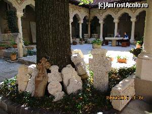 [P11] Curtea cu locuri de odihna.  » foto by elviramvio
 - 
<span class="allrVoted glyphicon glyphicon-heart hidden" id="av686678"></span>
<a class="m-l-10 hidden" id="sv686678" onclick="voting_Foto_DelVot(,686678,3511)" role="button">șterge vot <span class="glyphicon glyphicon-remove"></span></a>
<a id="v9686678" class=" c-red"  onclick="voting_Foto_SetVot(686678)" role="button"><span class="glyphicon glyphicon-heart-empty"></span> <b>LIKE</b> = Votează poza</a> <img class="hidden"  id="f686678W9" src="/imagini/loader.gif" border="0" /><span class="AjErrMes hidden" id="e686678ErM"></span>