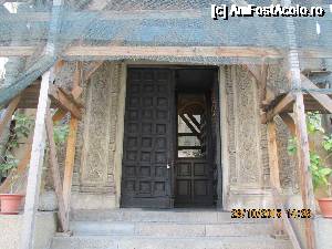 [P07] Intrarea in biserica Rusa.  » foto by elviramvio
 - 
<span class="allrVoted glyphicon glyphicon-heart hidden" id="av687088"></span>
<a class="m-l-10 hidden" id="sv687088" onclick="voting_Foto_DelVot(,687088,3511)" role="button">șterge vot <span class="glyphicon glyphicon-remove"></span></a>
<a id="v9687088" class=" c-red"  onclick="voting_Foto_SetVot(687088)" role="button"><span class="glyphicon glyphicon-heart-empty"></span> <b>LIKE</b> = Votează poza</a> <img class="hidden"  id="f687088W9" src="/imagini/loader.gif" border="0" /><span class="AjErrMes hidden" id="e687088ErM"></span>