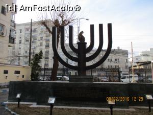 [P02] Monumentul Holocaustului în fața templului.  » foto by elviramvio
 - 
<span class="allrVoted glyphicon glyphicon-heart hidden" id="av715208"></span>
<a class="m-l-10 hidden" id="sv715208" onclick="voting_Foto_DelVot(,715208,3511)" role="button">șterge vot <span class="glyphicon glyphicon-remove"></span></a>
<a id="v9715208" class=" c-red"  onclick="voting_Foto_SetVot(715208)" role="button"><span class="glyphicon glyphicon-heart-empty"></span> <b>LIKE</b> = Votează poza</a> <img class="hidden"  id="f715208W9" src="/imagini/loader.gif" border="0" /><span class="AjErrMes hidden" id="e715208ErM"></span>