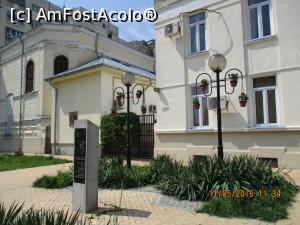 [P34] Intrarea din spate la Sinagoga Mare, daca este sa priviti prin partea superioara a literei U pe care o formeaza blocul inalt si daca priviti dinspre OMV cred Udriste.  » foto by elviramvio
 - 
<span class="allrVoted glyphicon glyphicon-heart hidden" id="av738076"></span>
<a class="m-l-10 hidden" id="sv738076" onclick="voting_Foto_DelVot(,738076,3511)" role="button">șterge vot <span class="glyphicon glyphicon-remove"></span></a>
<a id="v9738076" class=" c-red"  onclick="voting_Foto_SetVot(738076)" role="button"><span class="glyphicon glyphicon-heart-empty"></span> <b>LIKE</b> = Votează poza</a> <img class="hidden"  id="f738076W9" src="/imagini/loader.gif" border="0" /><span class="AjErrMes hidden" id="e738076ErM"></span>