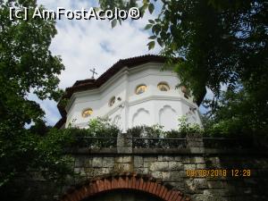 [P18] Bisericuţa văzută de la baza treptelor.  » foto by elviramvio
 - 
<span class="allrVoted glyphicon glyphicon-heart hidden" id="av996518"></span>
<a class="m-l-10 hidden" id="sv996518" onclick="voting_Foto_DelVot(,996518,3511)" role="button">șterge vot <span class="glyphicon glyphicon-remove"></span></a>
<a id="v9996518" class=" c-red"  onclick="voting_Foto_SetVot(996518)" role="button"><span class="glyphicon glyphicon-heart-empty"></span> <b>LIKE</b> = Votează poza</a> <img class="hidden"  id="f996518W9" src="/imagini/loader.gif" border="0" /><span class="AjErrMes hidden" id="e996518ErM"></span>