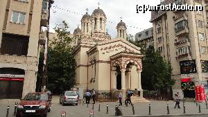 [P30] Biserica Sf. Ciprian-Zlatari, una dintre vechile biserici ale Bucurestiului. Este pe Calea Victoriei, intre strazile Stavropoleos si Lipscani. Este incadrata intre blocuri inalte.  » foto by zuftim
 - 
<span class="allrVoted glyphicon glyphicon-heart hidden" id="av546106"></span>
<a class="m-l-10 hidden" id="sv546106" onclick="voting_Foto_DelVot(,546106,3511)" role="button">șterge vot <span class="glyphicon glyphicon-remove"></span></a>
<a id="v9546106" class=" c-red"  onclick="voting_Foto_SetVot(546106)" role="button"><span class="glyphicon glyphicon-heart-empty"></span> <b>LIKE</b> = Votează poza</a> <img class="hidden"  id="f546106W9" src="/imagini/loader.gif" border="0" /><span class="AjErrMes hidden" id="e546106ErM"></span>