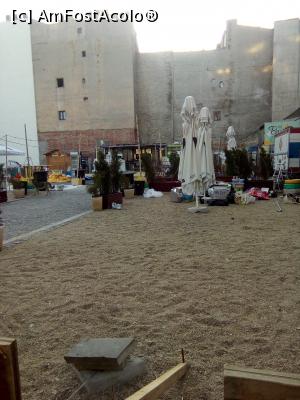 [P17] Dupa Efendi, pe strada Selari, fiul meu a descoperit o bucata de Vama Veche. A fost fericit.  » foto by danaeldreny*
 - 
<span class="allrVoted glyphicon glyphicon-heart hidden" id="av843424"></span>
<a class="m-l-10 hidden" id="sv843424" onclick="voting_Foto_DelVot(,843424,3511)" role="button">șterge vot <span class="glyphicon glyphicon-remove"></span></a>
<a id="v9843424" class=" c-red"  onclick="voting_Foto_SetVot(843424)" role="button"><span class="glyphicon glyphicon-heart-empty"></span> <b>LIKE</b> = Votează poza</a> <img class="hidden"  id="f843424W9" src="/imagini/loader.gif" border="0" /><span class="AjErrMes hidden" id="e843424ErM"></span>