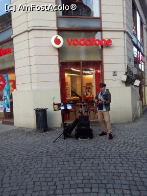 [P51] Si iar ajungem la intersectia cu strada Lipscani, doar ca din celalalt sens, loc ce s-a incetatenit a fi zona de show stradal.  » foto by danaeldreny*
 - 
<span class="allrVoted glyphicon glyphicon-heart hidden" id="av843458"></span>
<a class="m-l-10 hidden" id="sv843458" onclick="voting_Foto_DelVot(,843458,3511)" role="button">șterge vot <span class="glyphicon glyphicon-remove"></span></a>
<a id="v9843458" class=" c-red"  onclick="voting_Foto_SetVot(843458)" role="button"><span class="glyphicon glyphicon-heart-empty"></span> <b>LIKE</b> = Votează poza</a> <img class="hidden"  id="f843458W9" src="/imagini/loader.gif" border="0" /><span class="AjErrMes hidden" id="e843458ErM"></span>