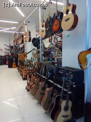 [P11] Magazinul Muzica - Calea Victoriei, numărul 41 – 43, București,  » foto by danaeldreny*
 - 
<span class="allrVoted glyphicon glyphicon-heart hidden" id="av858272"></span>
<a class="m-l-10 hidden" id="sv858272" onclick="voting_Foto_DelVot(,858272,3511)" role="button">șterge vot <span class="glyphicon glyphicon-remove"></span></a>
<a id="v9858272" class=" c-red"  onclick="voting_Foto_SetVot(858272)" role="button"><span class="glyphicon glyphicon-heart-empty"></span> <b>LIKE</b> = Votează poza</a> <img class="hidden"  id="f858272W9" src="/imagini/loader.gif" border="0" /><span class="AjErrMes hidden" id="e858272ErM"></span>