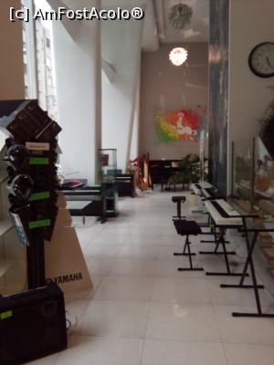 [P03] Magazinul Muzica - Calea Victoriei, numărul 41 – 43, București,  » foto by danaeldreny*
 - 
<span class="allrVoted glyphicon glyphicon-heart hidden" id="av858264"></span>
<a class="m-l-10 hidden" id="sv858264" onclick="voting_Foto_DelVot(,858264,3511)" role="button">șterge vot <span class="glyphicon glyphicon-remove"></span></a>
<a id="v9858264" class=" c-red"  onclick="voting_Foto_SetVot(858264)" role="button"><span class="glyphicon glyphicon-heart-empty"></span> <b>LIKE</b> = Votează poza</a> <img class="hidden"  id="f858264W9" src="/imagini/loader.gif" border="0" /><span class="AjErrMes hidden" id="e858264ErM"></span>