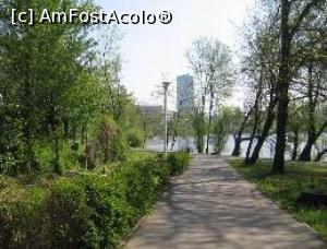 [P28] Pe malul lacului Floreasca &Icirc;n planul doi Sky Tower » foto by Michi
 - 
<span class="allrVoted glyphicon glyphicon-heart hidden" id="av1291000"></span>
<a class="m-l-10 hidden" id="sv1291000" onclick="voting_Foto_DelVot(,1291000,3511)" role="button">șterge vot <span class="glyphicon glyphicon-remove"></span></a>
<a id="v91291000" class=" c-red"  onclick="voting_Foto_SetVot(1291000)" role="button"><span class="glyphicon glyphicon-heart-empty"></span> <b>LIKE</b> = Votează poza</a> <img class="hidden"  id="f1291000W9" src="/imagini/loader.gif" border="0" /><span class="AjErrMes hidden" id="e1291000ErM"></span>