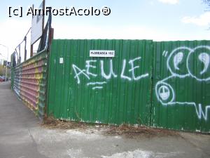 [P05] Gardul &icirc;nalt de 2m cu care e &icirc;mprejmuit terenul viran » foto by Michi
 - 
<span class="allrVoted glyphicon glyphicon-heart hidden" id="av1294077"></span>
<a class="m-l-10 hidden" id="sv1294077" onclick="voting_Foto_DelVot(,1294077,3511)" role="button">șterge vot <span class="glyphicon glyphicon-remove"></span></a>
<a id="v91294077" class=" c-red"  onclick="voting_Foto_SetVot(1294077)" role="button"><span class="glyphicon glyphicon-heart-empty"></span> <b>LIKE</b> = Votează poza</a> <img class="hidden"  id="f1294077W9" src="/imagini/loader.gif" border="0" /><span class="AjErrMes hidden" id="e1294077ErM"></span>