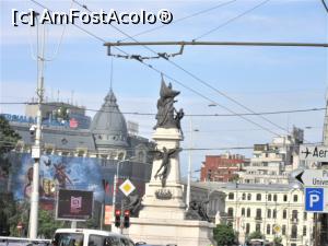 [P01] Statuia  lui I.C. Brătianu &icirc;n rondul din centrul Pieţii Universităţii » foto by Michi
 - 
<span class="allrVoted glyphicon glyphicon-heart hidden" id="av1310266"></span>
<a class="m-l-10 hidden" id="sv1310266" onclick="voting_Foto_DelVot(,1310266,3511)" role="button">șterge vot <span class="glyphicon glyphicon-remove"></span></a>
<a id="v91310266" class=" c-red"  onclick="voting_Foto_SetVot(1310266)" role="button"><span class="glyphicon glyphicon-heart-empty"></span> <b>LIKE</b> = Votează poza</a> <img class="hidden"  id="f1310266W9" src="/imagini/loader.gif" border="0" /><span class="AjErrMes hidden" id="e1310266ErM"></span>