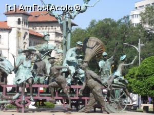 [P27] Căruţa cu paiaţe &icirc;n faţa TNB » foto by Michi
 - 
<span class="allrVoted glyphicon glyphicon-heart hidden" id="av1310292"></span>
<a class="m-l-10 hidden" id="sv1310292" onclick="voting_Foto_DelVot(,1310292,3511)" role="button">șterge vot <span class="glyphicon glyphicon-remove"></span></a>
<a id="v91310292" class=" c-red"  onclick="voting_Foto_SetVot(1310292)" role="button"><span class="glyphicon glyphicon-heart-empty"></span> <b>LIKE</b> = Votează poza</a> <img class="hidden"  id="f1310292W9" src="/imagini/loader.gif" border="0" /><span class="AjErrMes hidden" id="e1310292ErM"></span>
