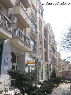 [P19] Una din faţadele blocului Becali » foto by Michi
 - 
<span class="allrVoted glyphicon glyphicon-heart hidden" id="av502622"></span>
<a class="m-l-10 hidden" id="sv502622" onclick="voting_Foto_DelVot(,502622,3511)" role="button">șterge vot <span class="glyphicon glyphicon-remove"></span></a>
<a id="v9502622" class=" c-red"  onclick="voting_Foto_SetVot(502622)" role="button"><span class="glyphicon glyphicon-heart-empty"></span> <b>LIKE</b> = Votează poza</a> <img class="hidden"  id="f502622W9" src="/imagini/loader.gif" border="0" /><span class="AjErrMes hidden" id="e502622ErM"></span>