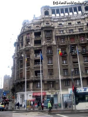 [P01] Blocul Agricola-Fonciera la capătul dinspre pod a căii Victoria » foto by Michi
 - 
<span class="allrVoted glyphicon glyphicon-heart hidden" id="av593921"></span>
<a class="m-l-10 hidden" id="sv593921" onclick="voting_Foto_DelVot(,593921,3511)" role="button">șterge vot <span class="glyphicon glyphicon-remove"></span></a>
<a id="v9593921" class=" c-red"  onclick="voting_Foto_SetVot(593921)" role="button"><span class="glyphicon glyphicon-heart-empty"></span> <b>LIKE</b> = Votează poza</a> <img class="hidden"  id="f593921W9" src="/imagini/loader.gif" border="0" /><span class="AjErrMes hidden" id="e593921ErM"></span>