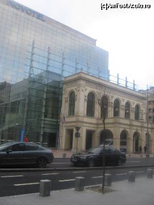 [P11] Faţada hotelului Novotel, identică cu a teatrului Naţional.  » foto by Michi
 - 
<span class="allrVoted glyphicon glyphicon-heart hidden" id="av596304"></span>
<a class="m-l-10 hidden" id="sv596304" onclick="voting_Foto_DelVot(,596304,3511)" role="button">șterge vot <span class="glyphicon glyphicon-remove"></span></a>
<a id="v9596304" class=" c-red"  onclick="voting_Foto_SetVot(596304)" role="button"><span class="glyphicon glyphicon-heart-empty"></span> <b>LIKE</b> = Votează poza</a> <img class="hidden"  id="f596304W9" src="/imagini/loader.gif" border="0" /><span class="AjErrMes hidden" id="e596304ErM"></span>