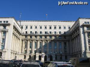 [P10] Fostul CC, balconul de unde a vorbit Ceauşescu » foto by Michi
 - 
<span class="allrVoted glyphicon glyphicon-heart hidden" id="av596687"></span>
<a class="m-l-10 hidden" id="sv596687" onclick="voting_Foto_DelVot(,596687,3511)" role="button">șterge vot <span class="glyphicon glyphicon-remove"></span></a>
<a id="v9596687" class=" c-red"  onclick="voting_Foto_SetVot(596687)" role="button"><span class="glyphicon glyphicon-heart-empty"></span> <b>LIKE</b> = Votează poza</a> <img class="hidden"  id="f596687W9" src="/imagini/loader.gif" border="0" /><span class="AjErrMes hidden" id="e596687ErM"></span>