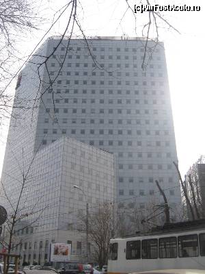 [P27] BRD tower văzut de pe şos. Titulescu » foto by Michi
 - 
<span class="allrVoted glyphicon glyphicon-heart hidden" id="av598105"></span>
<a class="m-l-10 hidden" id="sv598105" onclick="voting_Foto_DelVot(,598105,3511)" role="button">șterge vot <span class="glyphicon glyphicon-remove"></span></a>
<a id="v9598105" class=" c-red"  onclick="voting_Foto_SetVot(598105)" role="button"><span class="glyphicon glyphicon-heart-empty"></span> <b>LIKE</b> = Votează poza</a> <img class="hidden"  id="f598105W9" src="/imagini/loader.gif" border="0" /><span class="AjErrMes hidden" id="e598105ErM"></span>