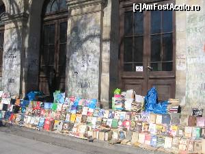 [P11] Anticariat pe trotoarul universităţii » foto by Michi
 - 
<span class="allrVoted glyphicon glyphicon-heart hidden" id="av603056"></span>
<a class="m-l-10 hidden" id="sv603056" onclick="voting_Foto_DelVot(,603056,3511)" role="button">șterge vot <span class="glyphicon glyphicon-remove"></span></a>
<a id="v9603056" class=" c-red"  onclick="voting_Foto_SetVot(603056)" role="button"><span class="glyphicon glyphicon-heart-empty"></span> <b>LIKE</b> = Votează poza</a> <img class="hidden"  id="f603056W9" src="/imagini/loader.gif" border="0" /><span class="AjErrMes hidden" id="e603056ErM"></span>